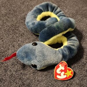 NWT. TY Beanie Baby. Hissy.